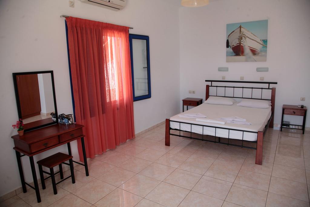 Paralia Guest House Agia Roumeli Oda fotoğraf